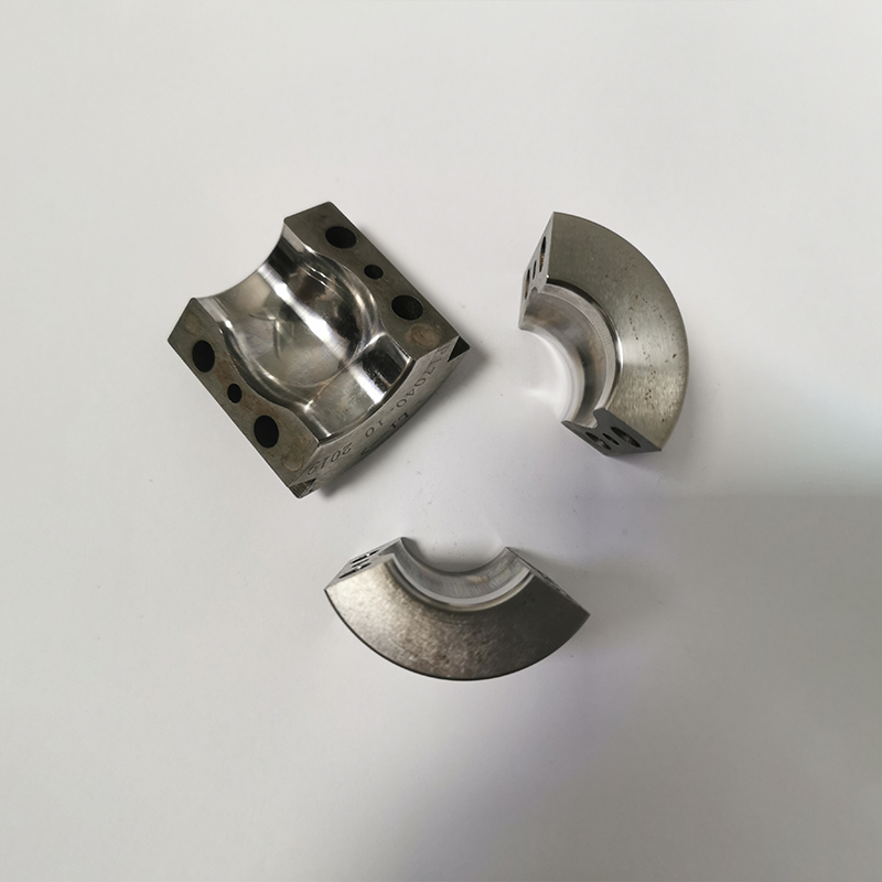 Opening And Closing Die (Huff Die) Type Die